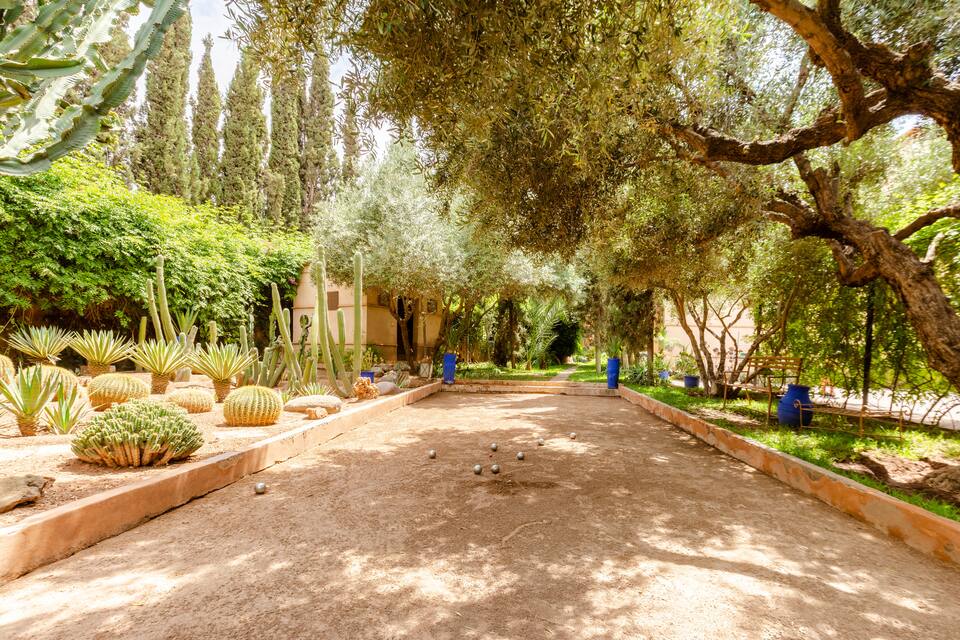 A red-brick villa in a one-hectare Marrakech garden, Marrakech, Marrakech-Safi, Morocco, photo 9 of 10