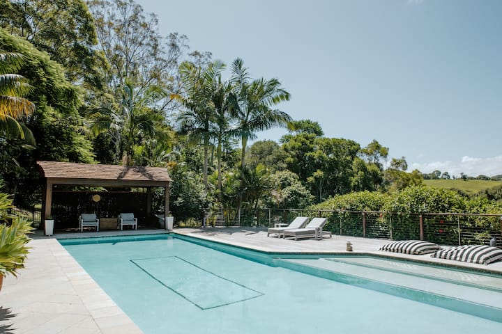 Woollybutts - Luxe Cabin & Amazing Pool in Byron Hinterland