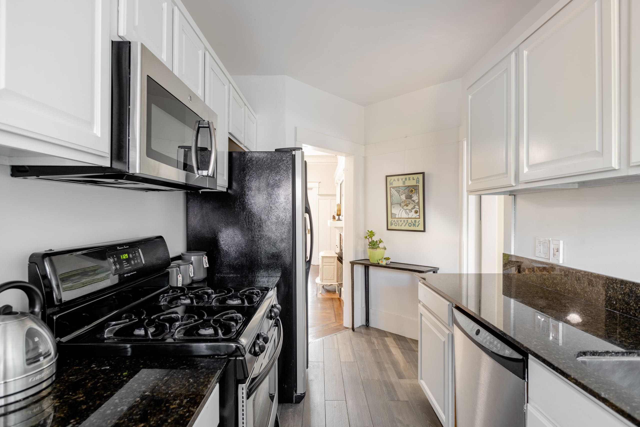 Condo in San Francisco · ★4.87 · 1 bedroom · 2 beds · 1 bath - Image 5