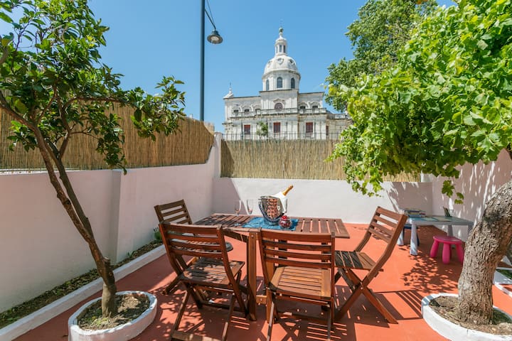 Belém Vintage Superb Private Terrace with amazing view to Igreja da Memória