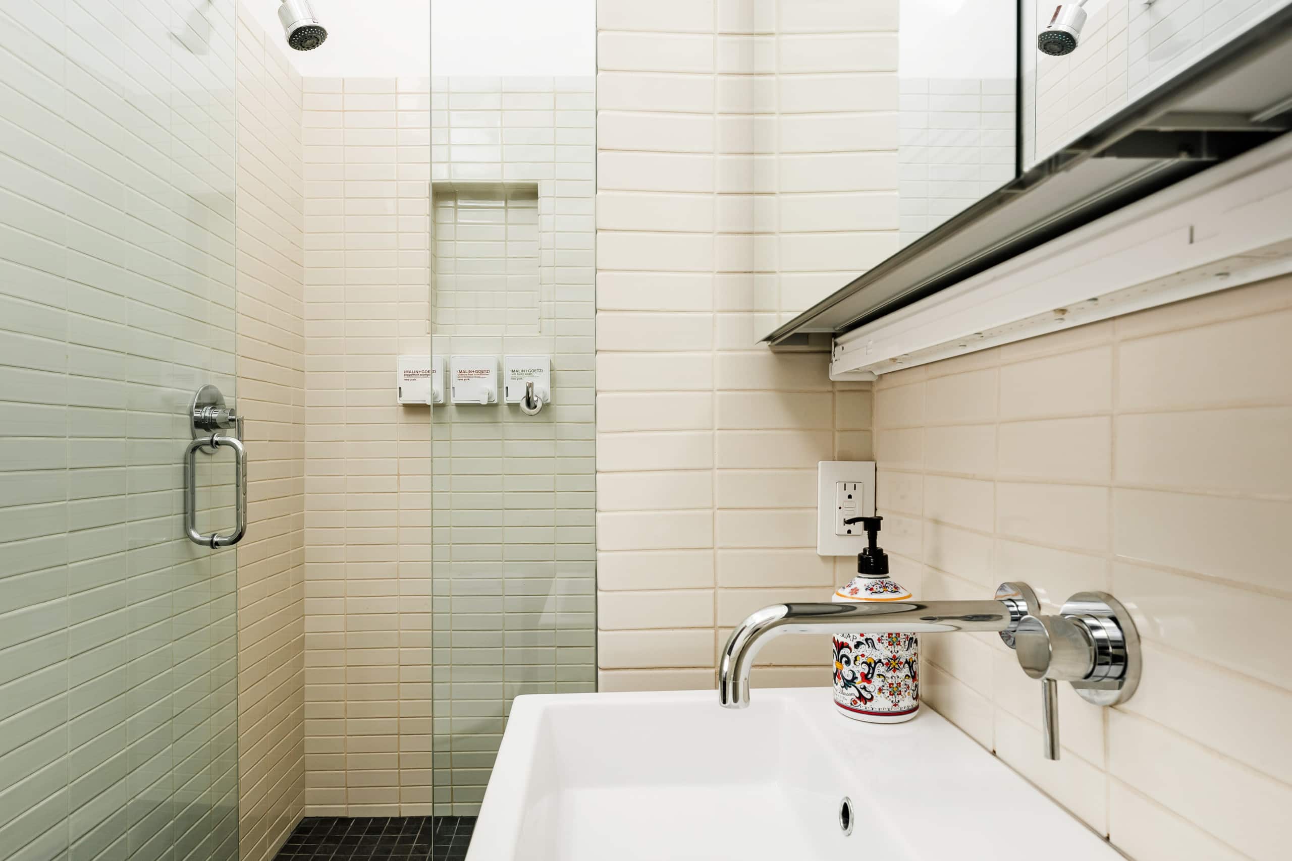 Home in San Francisco · ★4.99 · 3 bedrooms · 3 beds · 2 baths - Image 21