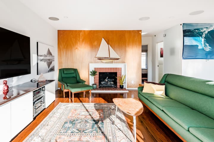 Recharge in a Modern House on a Quiet Street with a View