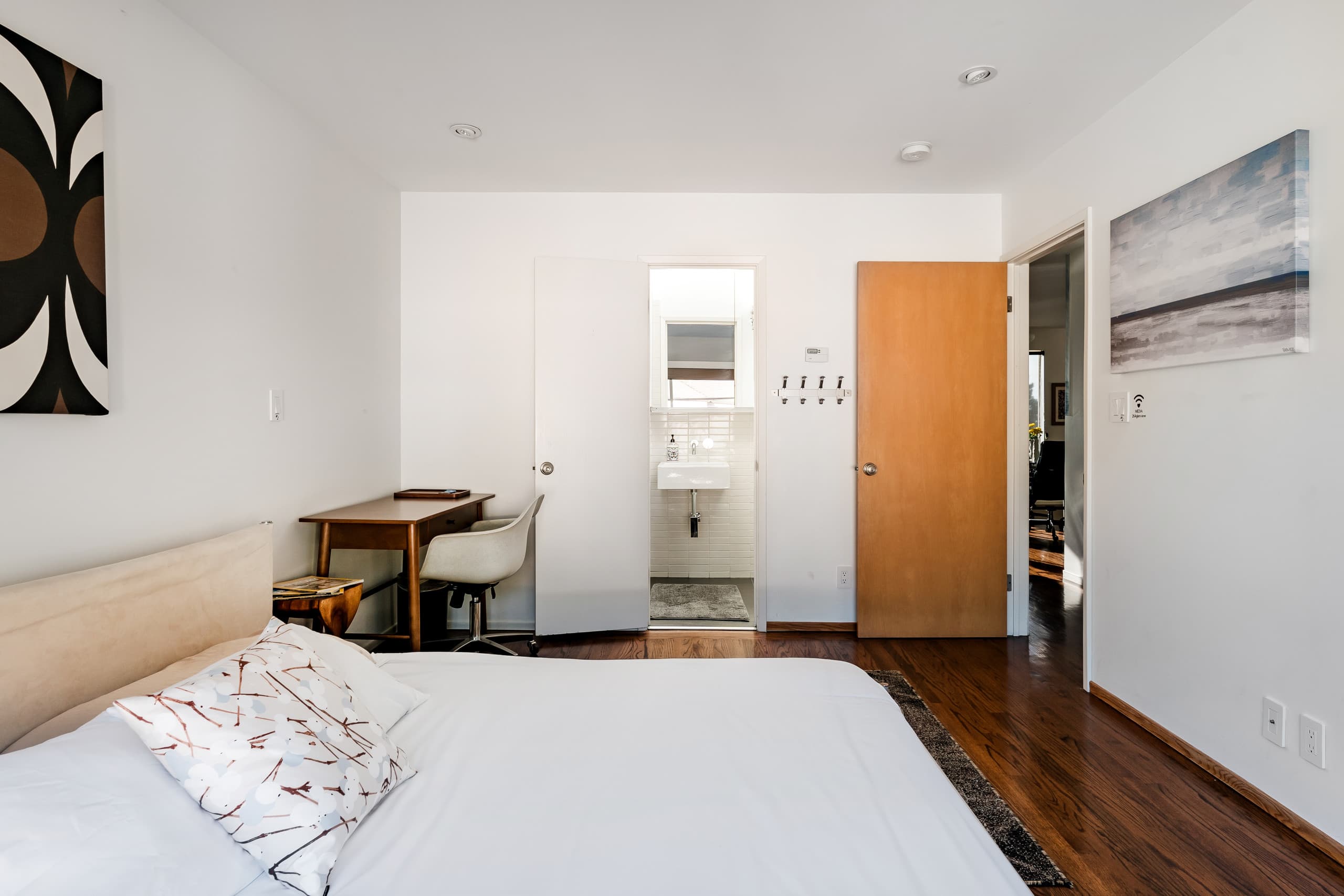 Home in San Francisco · ★4.99 · 3 bedrooms · 3 beds · 2 baths - Image 14
