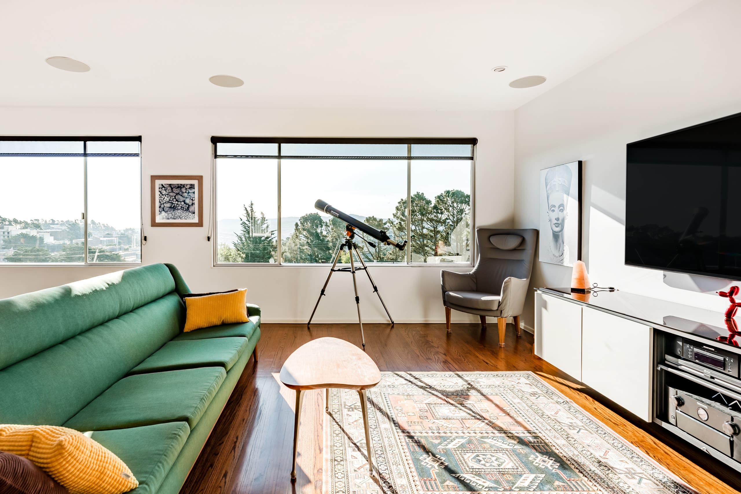 Home in San Francisco · ★4.99 · 3 bedrooms · 3 beds · 2 baths - Image 3