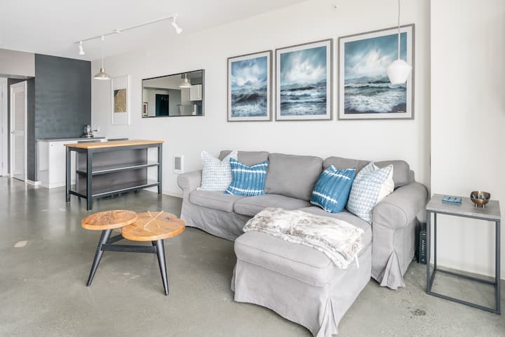 15th-floor Luxury With Views Of Downtown And The Bay - San Francisco, CA
