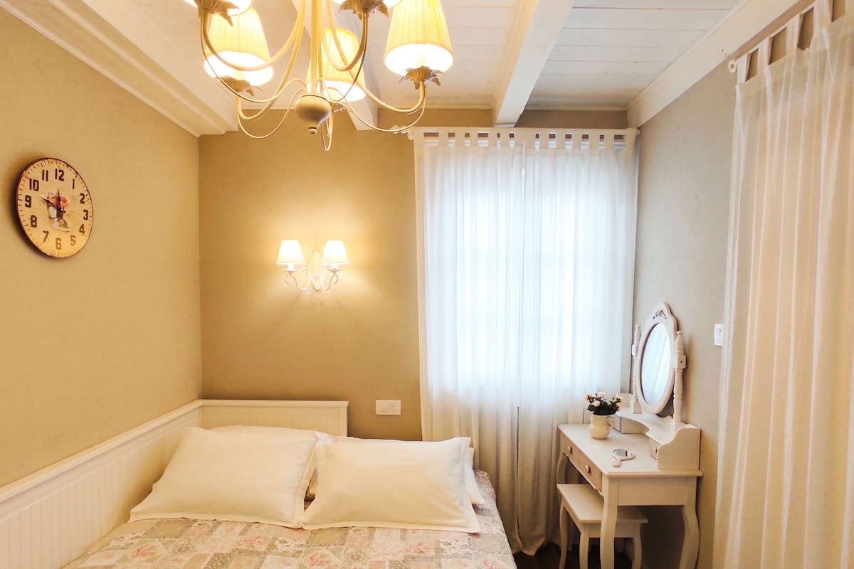 标准双人床160 * 200 ：
日间床，配备2张床垫， 80x200厘米
只需拉出床架，您就可以很快获得一张双人床。
