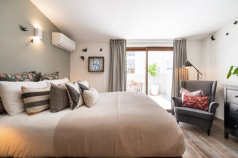 Casa Hortelã, A charming studio in a luxury renovated townhouse.