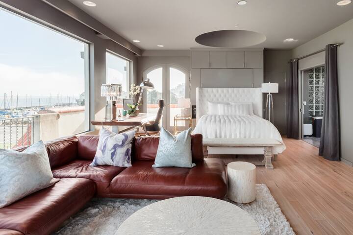 The Peacock Palace gallery image 4