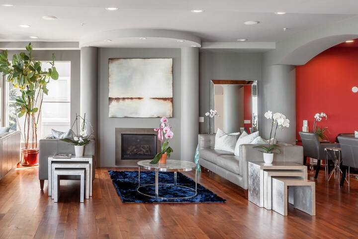 The Peacock Palace gallery image 2