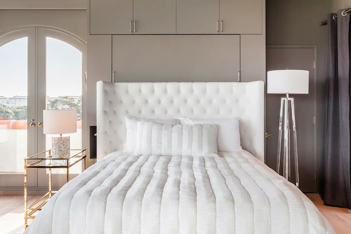 The Peacock Palace gallery image 3