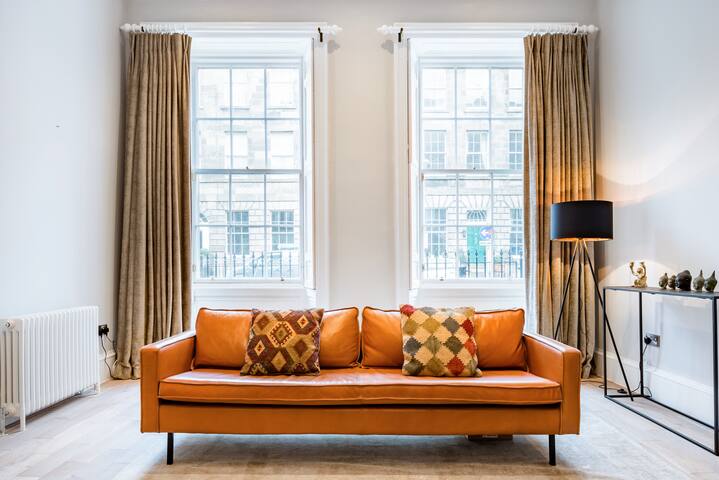 Bright, Sophisticated Gem in the Heart of Edinburgh
