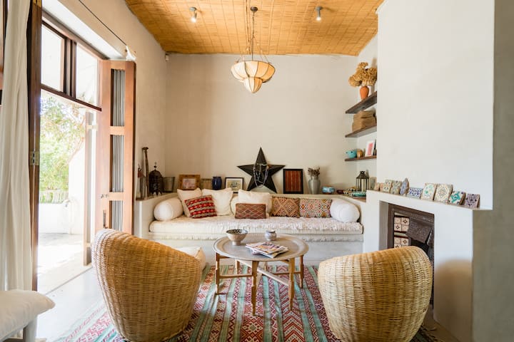 Moroccan Oasis Nestled on the City Bowl Hillside