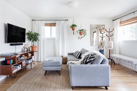 Top performing Airbnb: The Amethyst. Beautiful and Walkable to Cafes, Shops, Bars in North Nashville