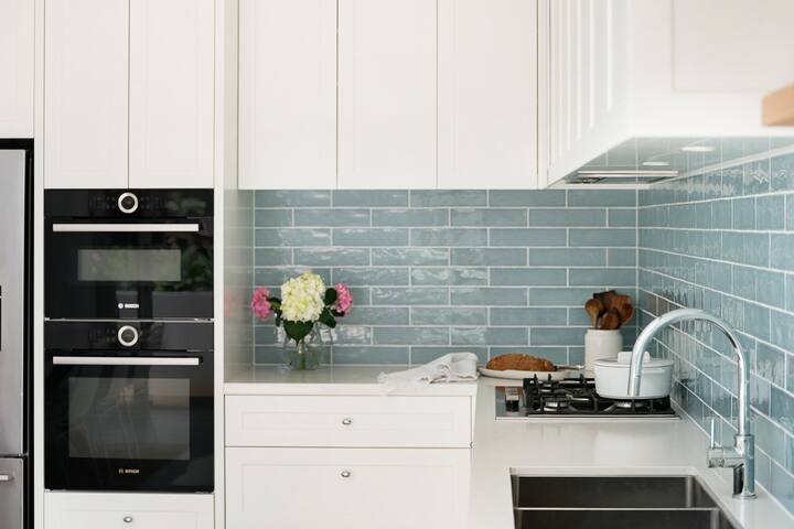 Stroll to Manly Beach from a Stylish Period Home gallery image 4