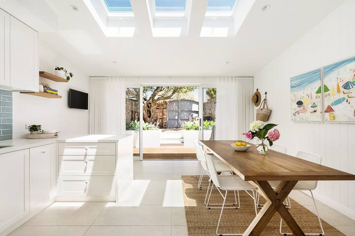 Stroll to Manly Beach from a Stylish Period Home gallery image 2