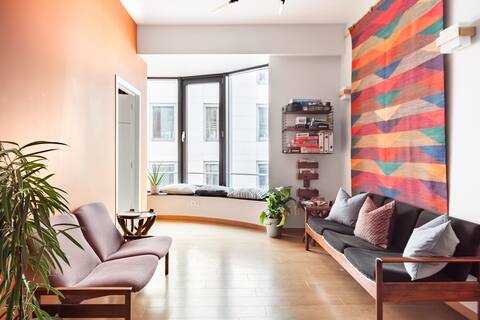 Bold Colors 50s Home for Big Groups Bxl Center