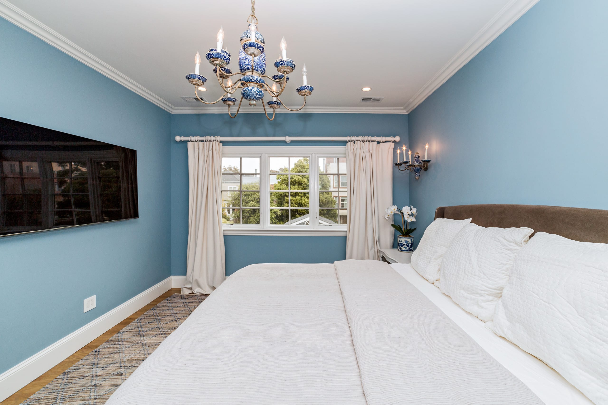 Home in San Francisco · ★5.0 · 4 bedrooms · 4 beds · 2.5 baths - Image 21