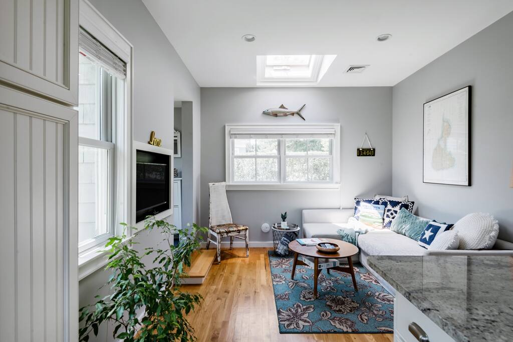 Tiny Home in Prime Spot in Southampton Village Guesthouses for Rent