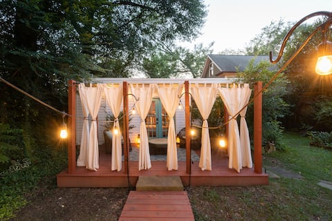 Magical Cabbagetown Guesthouse with a Glamorous Garden Deck