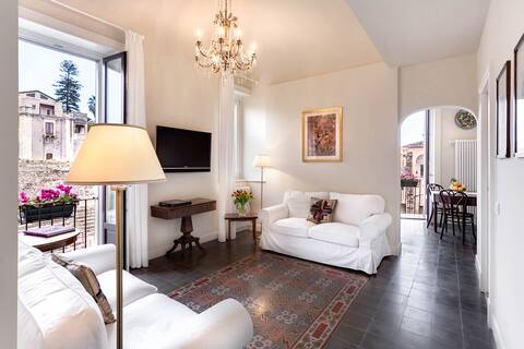 La Casa nel Teatro in the historic center of Catania