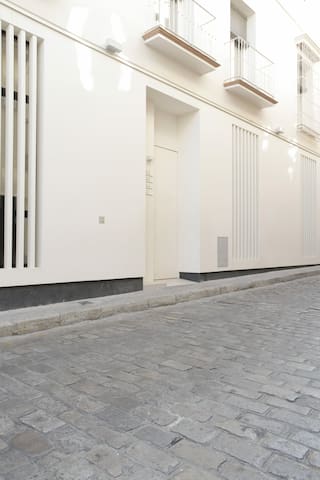 GOTOSeville Molviedro Apartments managed Airbnb listing 1