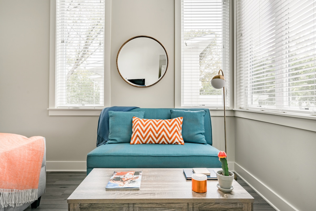Charming Chestnut Carriage House in East Austin