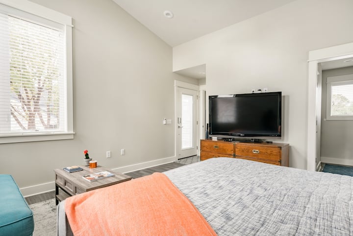 Charming Chestnut Carriage House In East Austin - Mueller - Austin