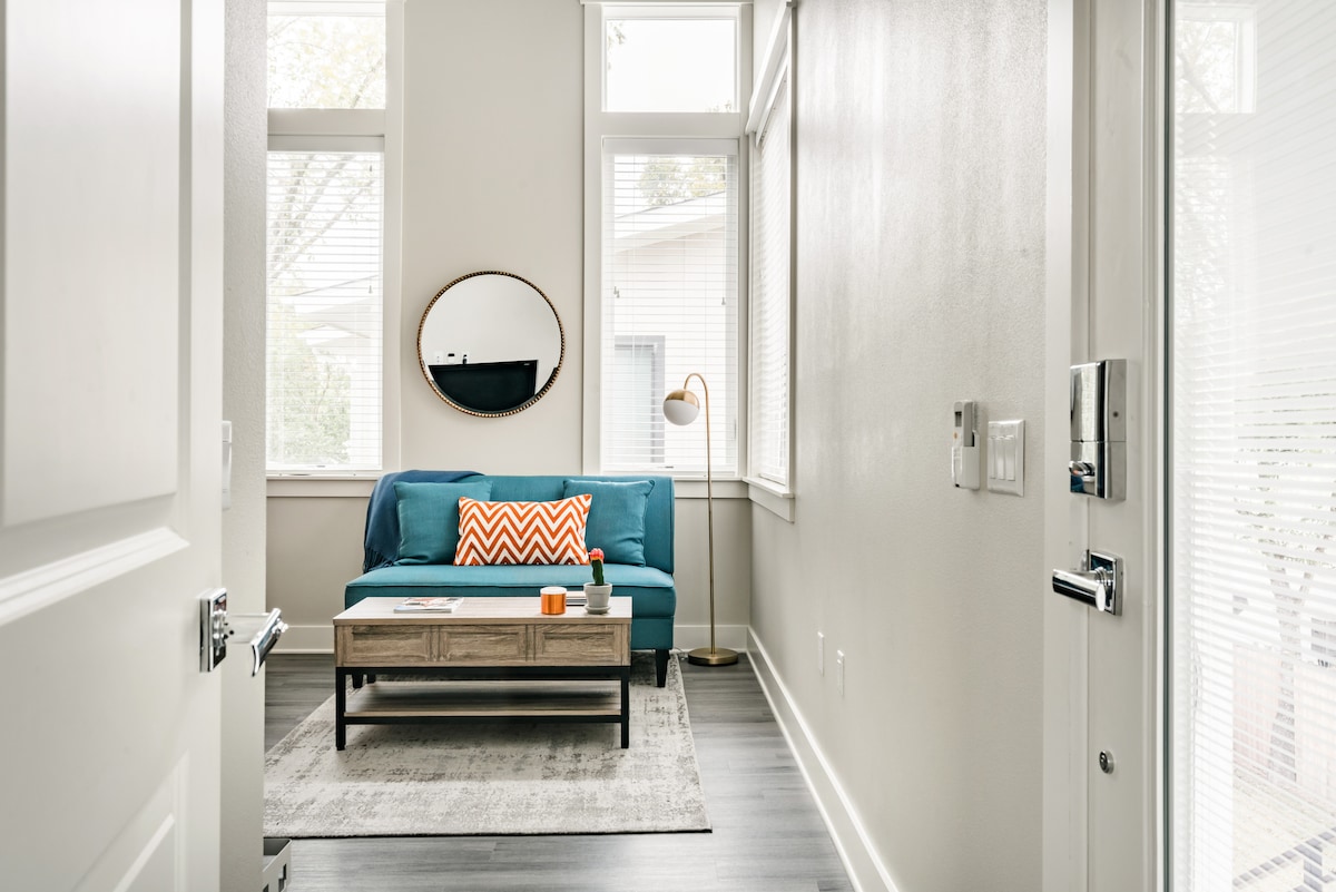 Charming Chestnut Carriage House in East Austin