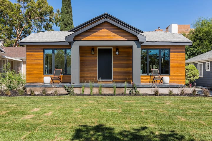 Modern Larchmont Village Bungalow – Pool – Firepit