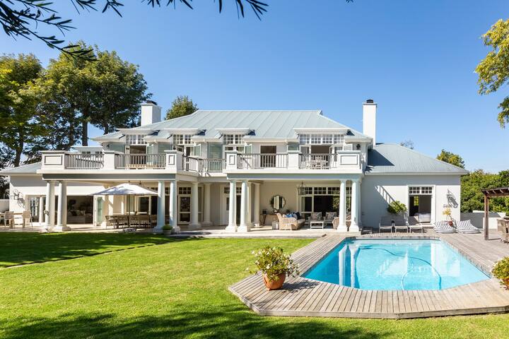 Gorgeous Family Villa in Upper Constantia-SOLAR