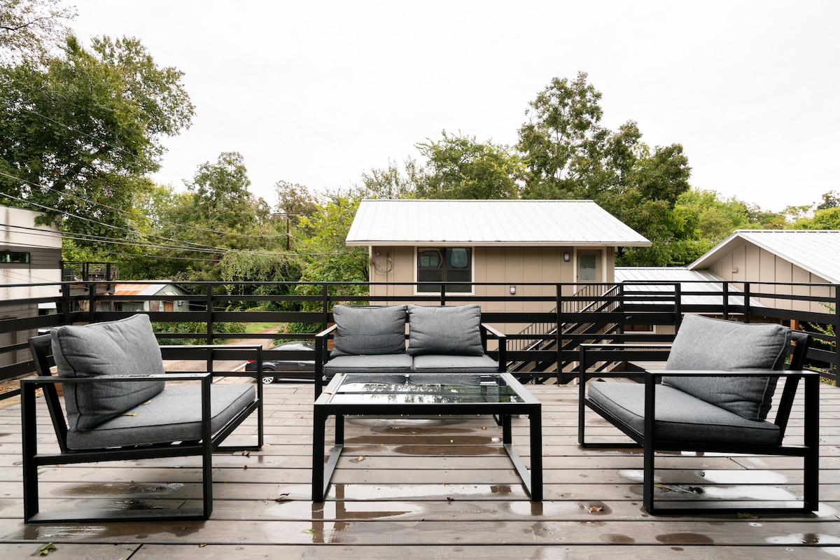 Modern East ATX Gem | Workspace + Walk everywhere