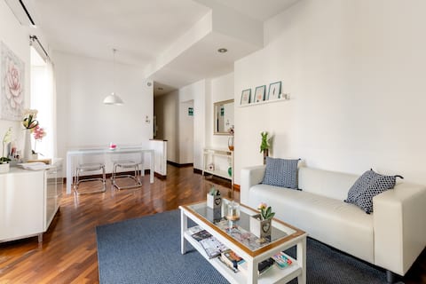Bright, Cheery Apartment by Saint Peter's Square