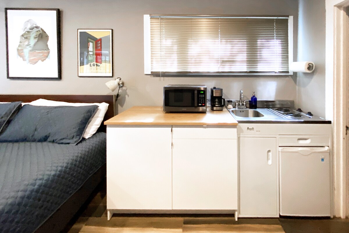Cozy South Austin Guest House with Private Entrance