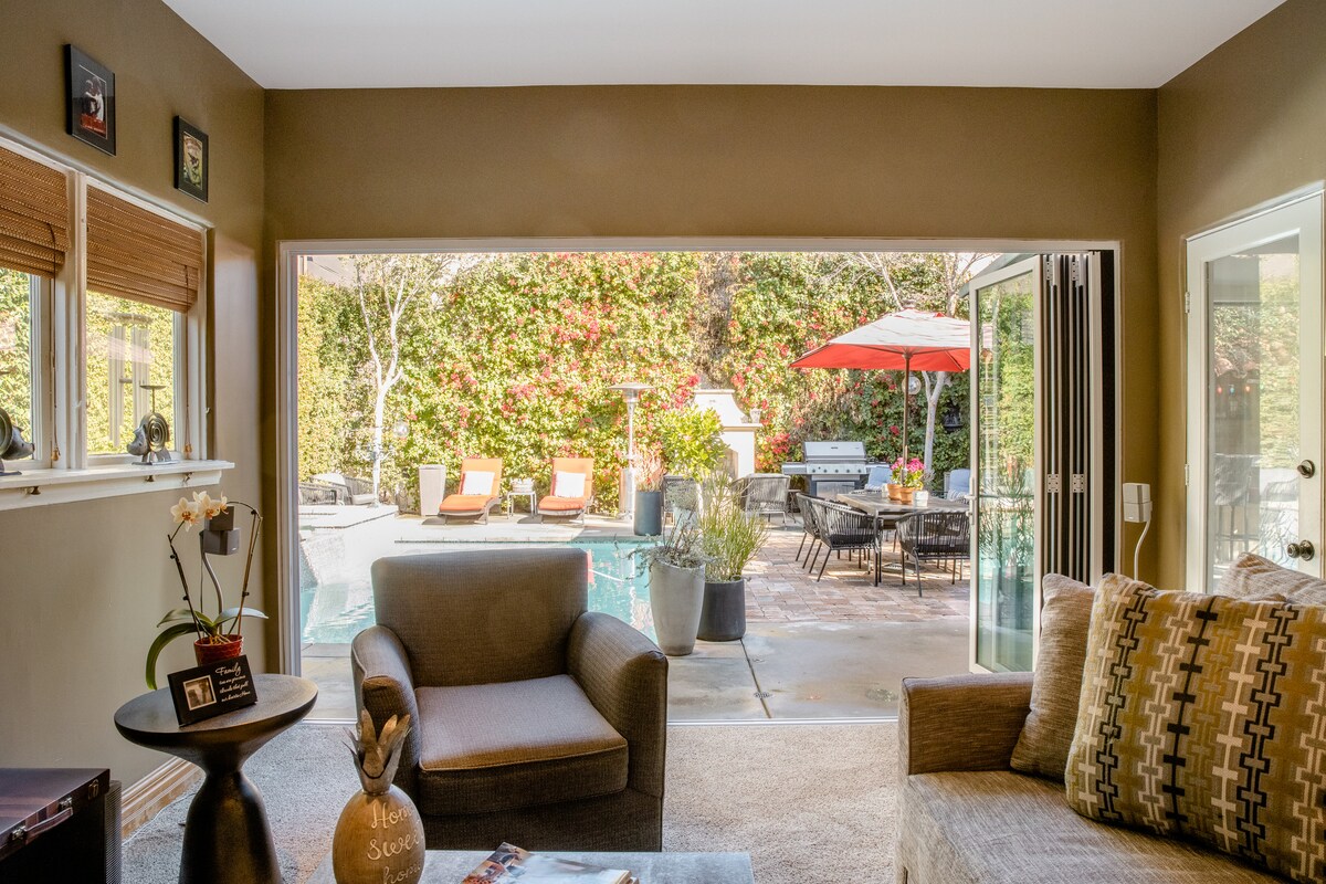 Top performing Airbnb: Spanish Manor with Pool and Amazing Location in Mid Wilshire