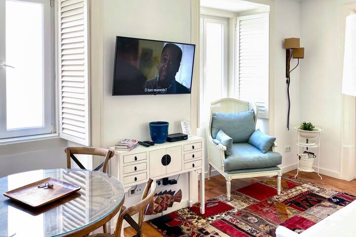 Bright and spacious apt on the city centre gallery image 2