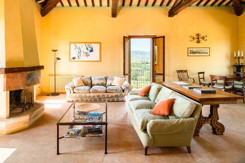 Breathtaking Views From a Charming Farmhouse