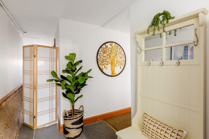 进入房间，这是您私密空间的一部分。 请把鞋子留在这里。