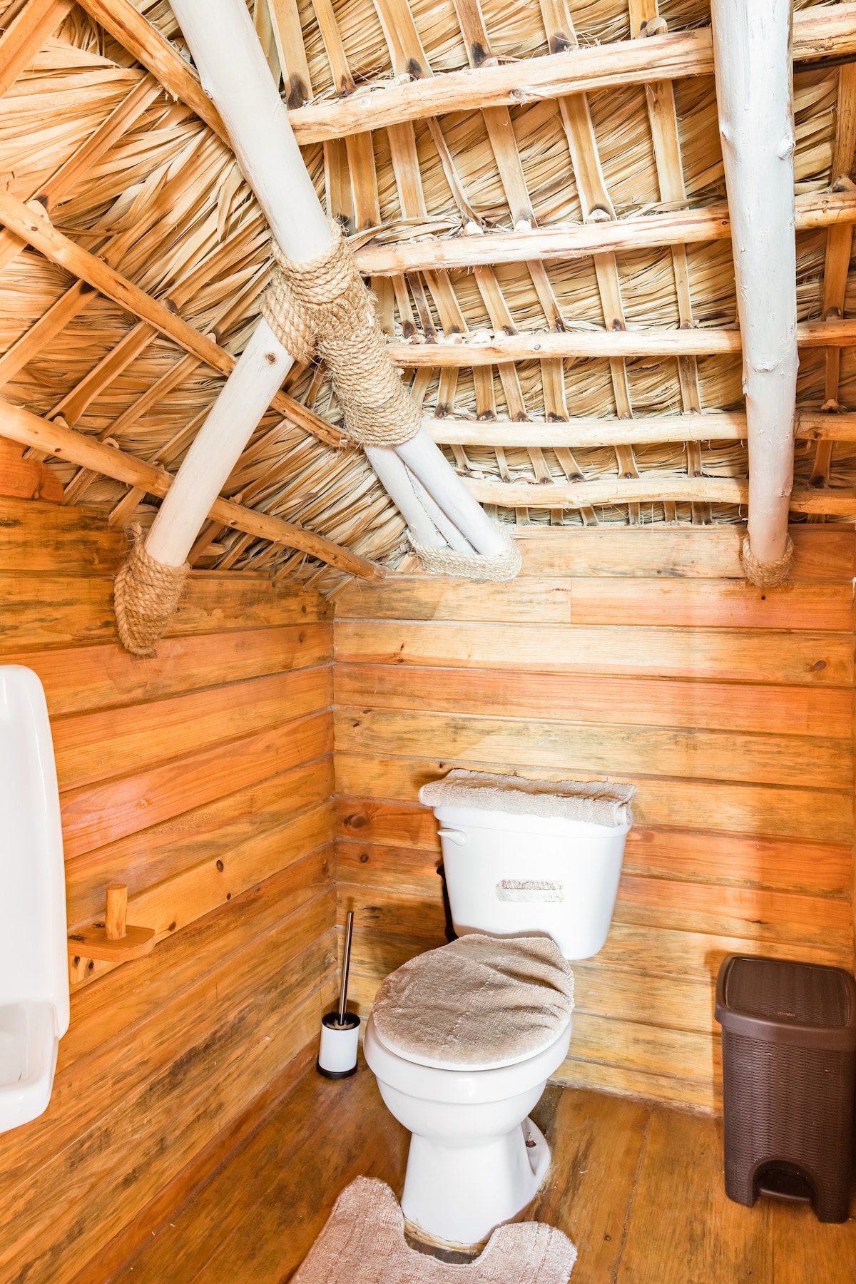 Hut #1 Romantic Luxury Beachfront with Jacuzzi