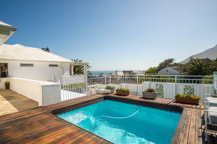 Apostle at Funkey gallery image 2