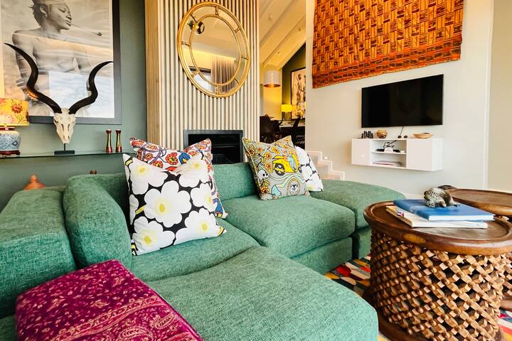 Stunning Ocean Views from Camps Bay Retreat gallery image 4