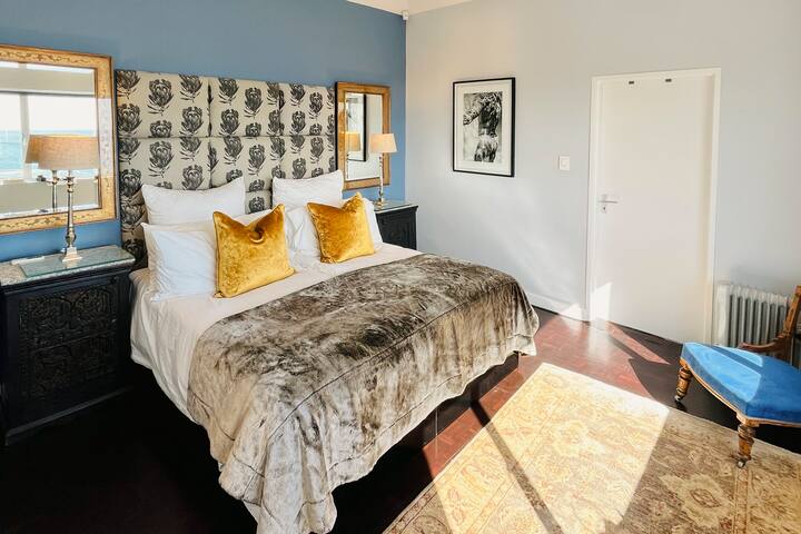 Stunning Ocean Views from Camps Bay Retreat gallery image 2