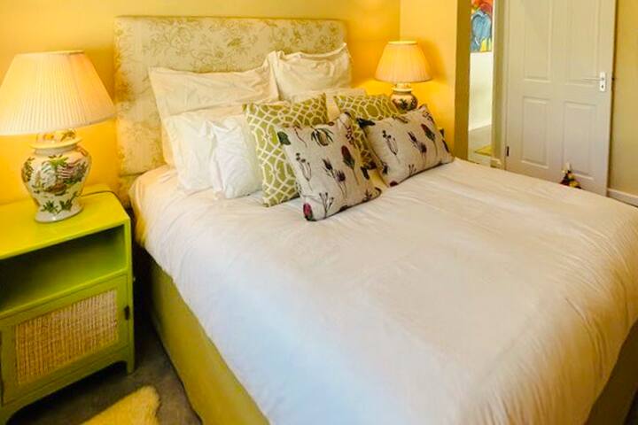 Stunning Ocean Views from Camps Bay Retreat gallery image 3