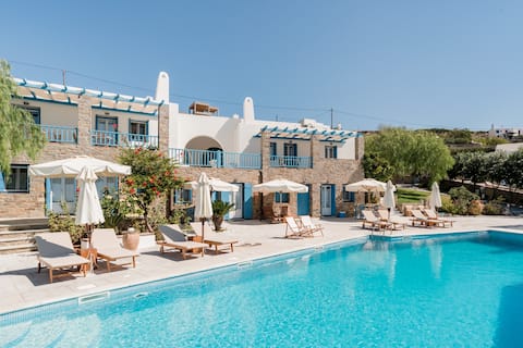 Aperado Paros House With Pool and Tennis Court