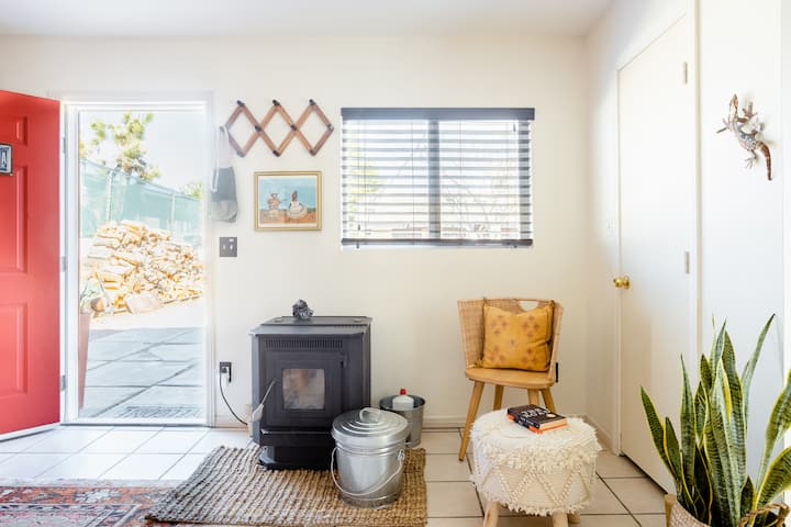 Cozy Desert Escape In Joshua Tree - Joshua Tree, CA