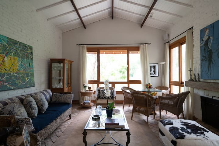 Rustic Countryside Cottage With Pool - Embu