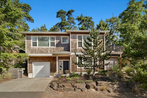 Modern, hot tub, private backyard, Manzanita