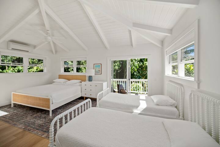 Cycle or Walk to Hanalei Bay gallery image 5