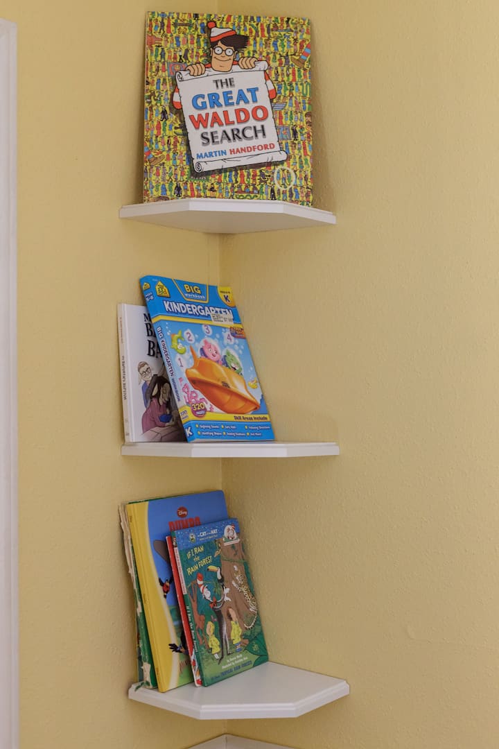 Se proporcionan libros infantiles para esas historias a la hora de dormir.