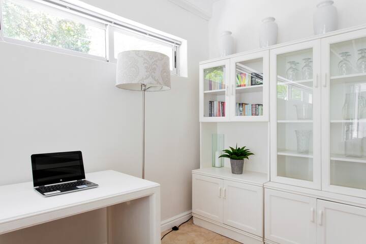 Fabulous Cottage, Great Location , Total Privacy gallery image 4