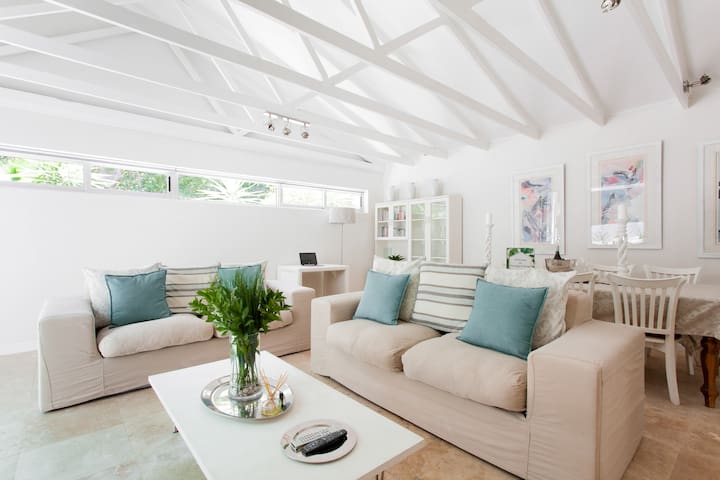 Fabulous Cottage, Great Location , Total Privacy